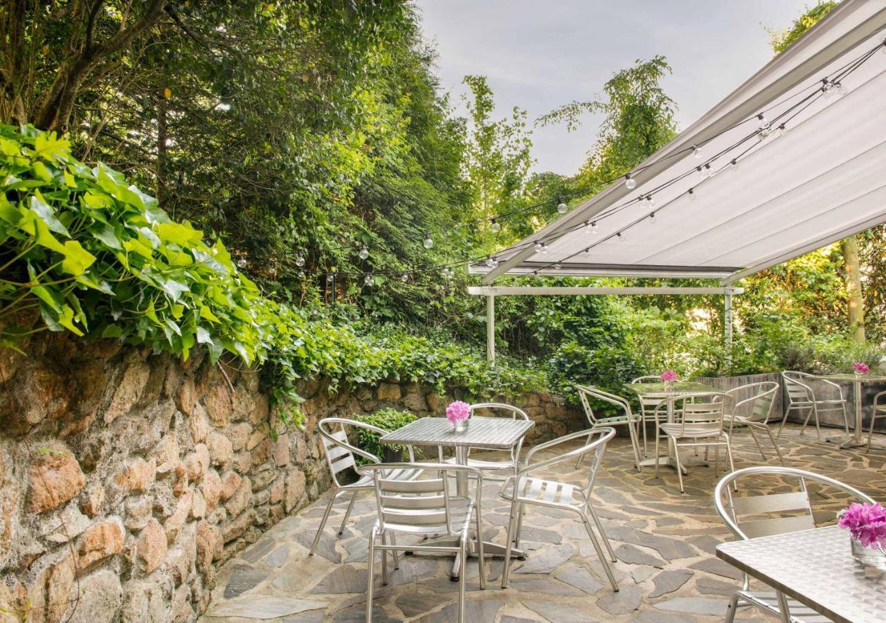 Oakhurst Inn At The University ชาร์ลอตต์สวิลล์ ภายนอก รูปภาพ
