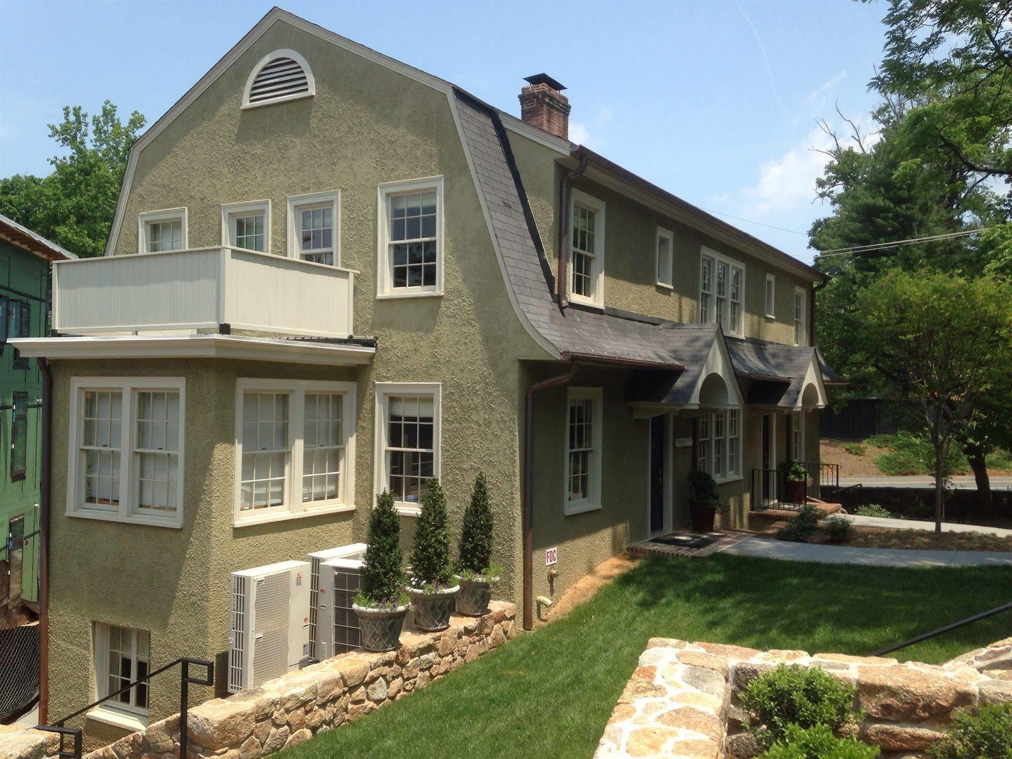 Oakhurst Inn At The University ชาร์ลอตต์สวิลล์ ภายนอก รูปภาพ